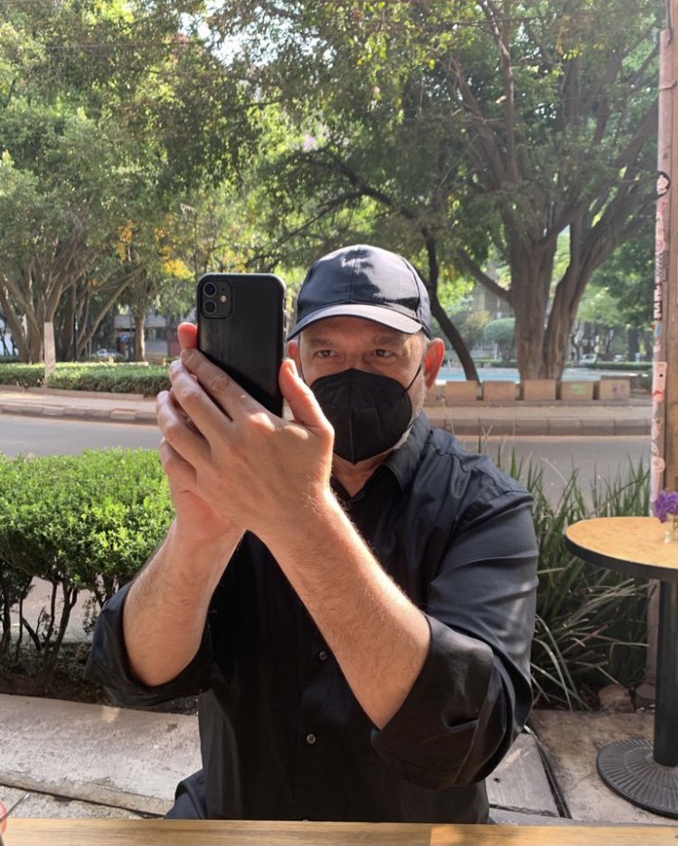 Todo tiene un comienzo, pero si es al lado de estos dos actores extraordinarios es aún mejor. Ya en México.