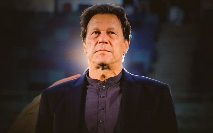 خزانے پر بیٹھ کر بھی
 ہار گیا لیکن کُتے نہیں خریدے عوام کے پیسے ضائع نہیں کئے
💕✌💕
I Love You Pmik
#BehindYouSkipper
#PMImranKhan
#VoteOfConfidence
#کپتان_ہارا_نہیں_پیسہ_جیتا_ہے
#قوم_کا_مان_عمران_خان