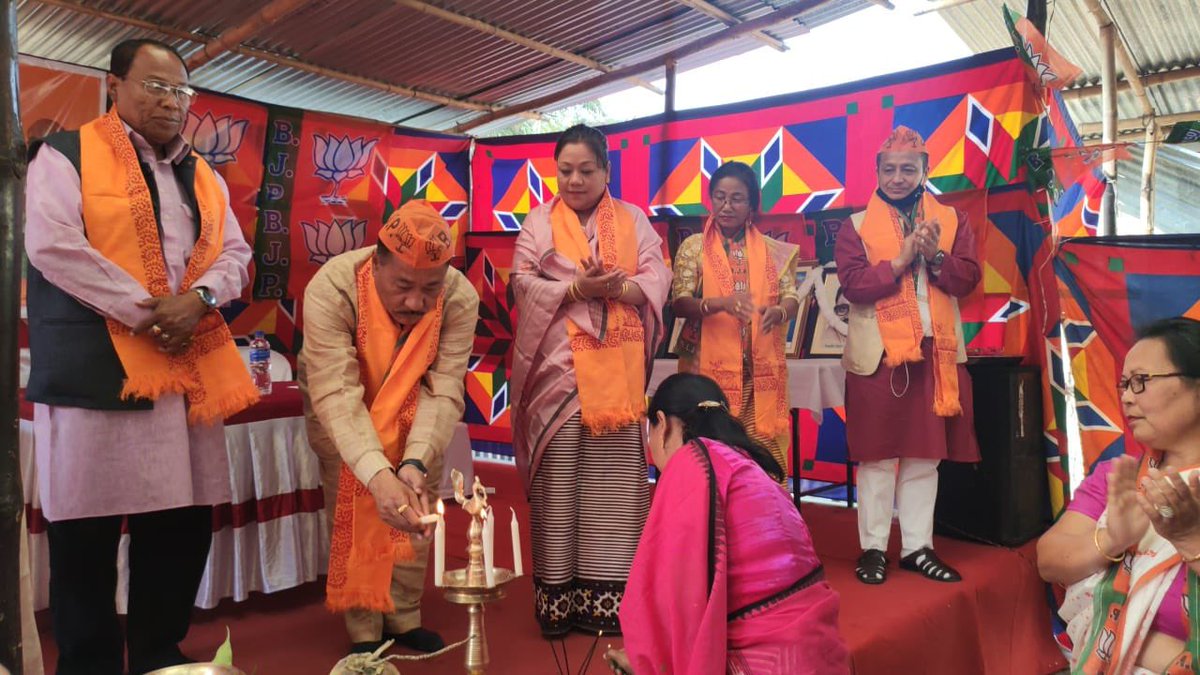 thbasantasingh's tweet image. Attended #Bjpnambolmandal Mahila meeting with State Pres @STikendraBJP Mahila Pres @LoteekaLeima n reiterated the need to strengthen #bjp at #boothlevel n #Mahilavoters to achieve target of #40 plus seats in #manipur2022assemblyelections @JPNadda @blsanthosh @sambitswaraj