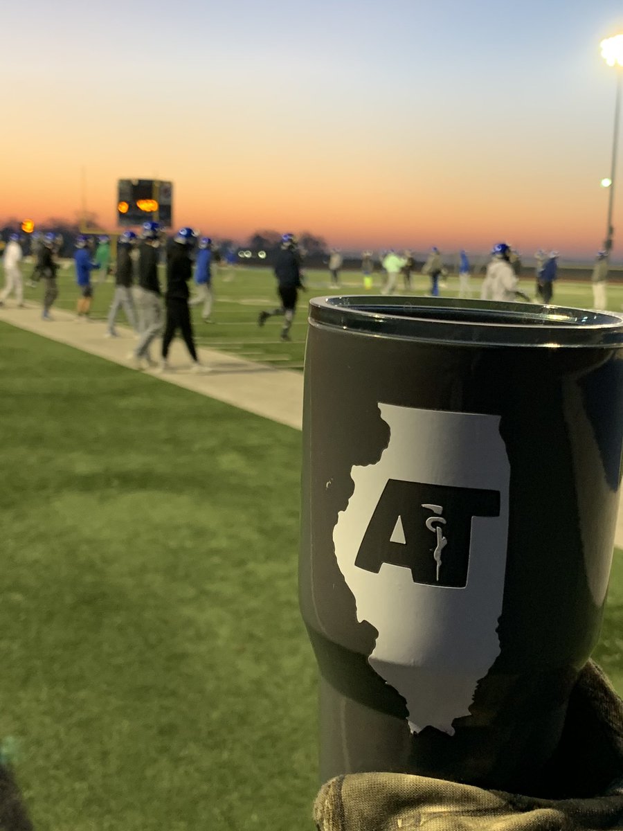 MattMunjoy's tweet image. Early morning @MTFFootball practice to start the day! Repping the @ILAthTrainers Association and #NATM2021 with a very large amount of coffee!!!