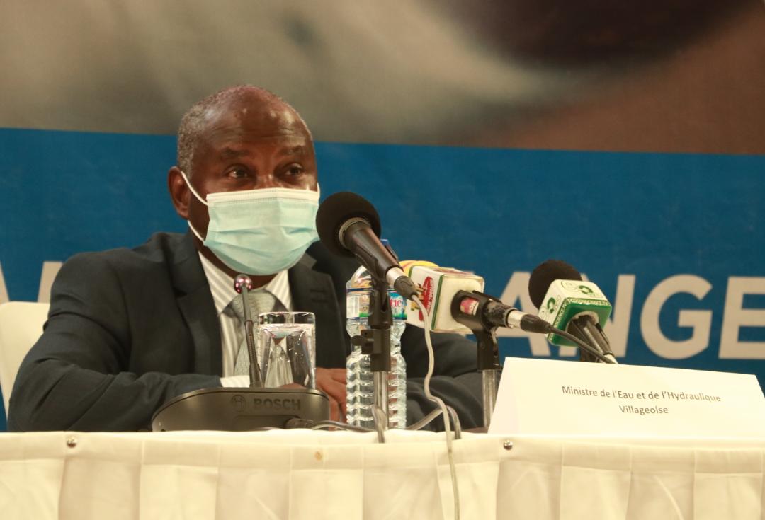 LapoitiniK's tweet image. Le Ministre de l'Eau et de l'Hydraulique Villageoise, TIEM Bolidja, a ouvert ce 4/03/2021 à Lomé, le séminaire international d'échange sur la gestion de l'eau potable dans les petits centre.