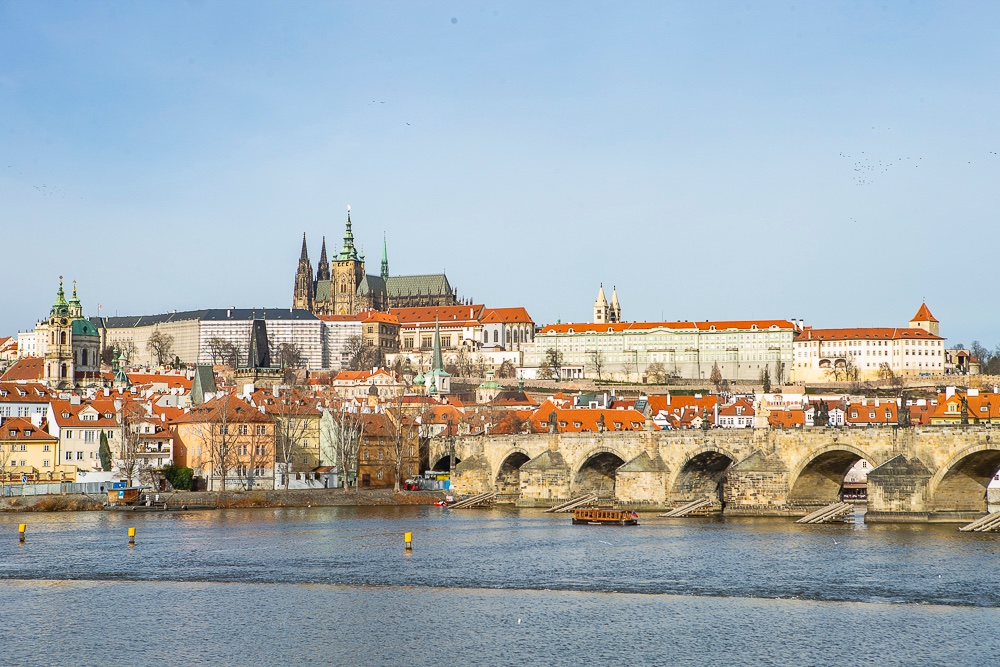 Demain, nous vous emmenons où ? La photo est un indice :) ✈️ Retrouvez toutes nos balades sur brigadedesgourmets.com #travel #journey