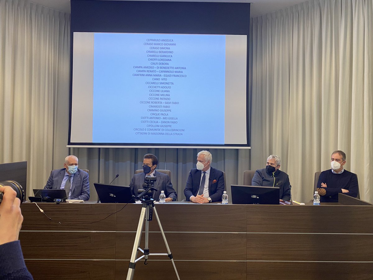 FCarispaq's tweet photo. Al via Il progetto per nuovi posti letto ad alta tecnologia per le grandi emergenze dell’ospedale dell’Aquila. Oggi firmata la convenzione tra #FCarispaq #ANCE L’Aquila #ASL1 insieme alle associazioni Vado e L’Aquila per la Vita https://t.co/GPugI0NwsZ