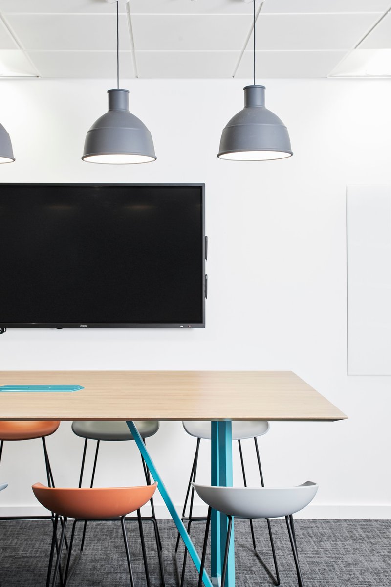 WeAreDenton's tweet image. It&apos;s all in the details... 

For our client Appreciate our brief was to ‘provide joy’. Colour combinations and textures and materials, with a bespoke mural of the Liverpool skyline in the breakout area installed by Michael Wylie (Sketch Book Design)

#DesignEthos #interiordesign