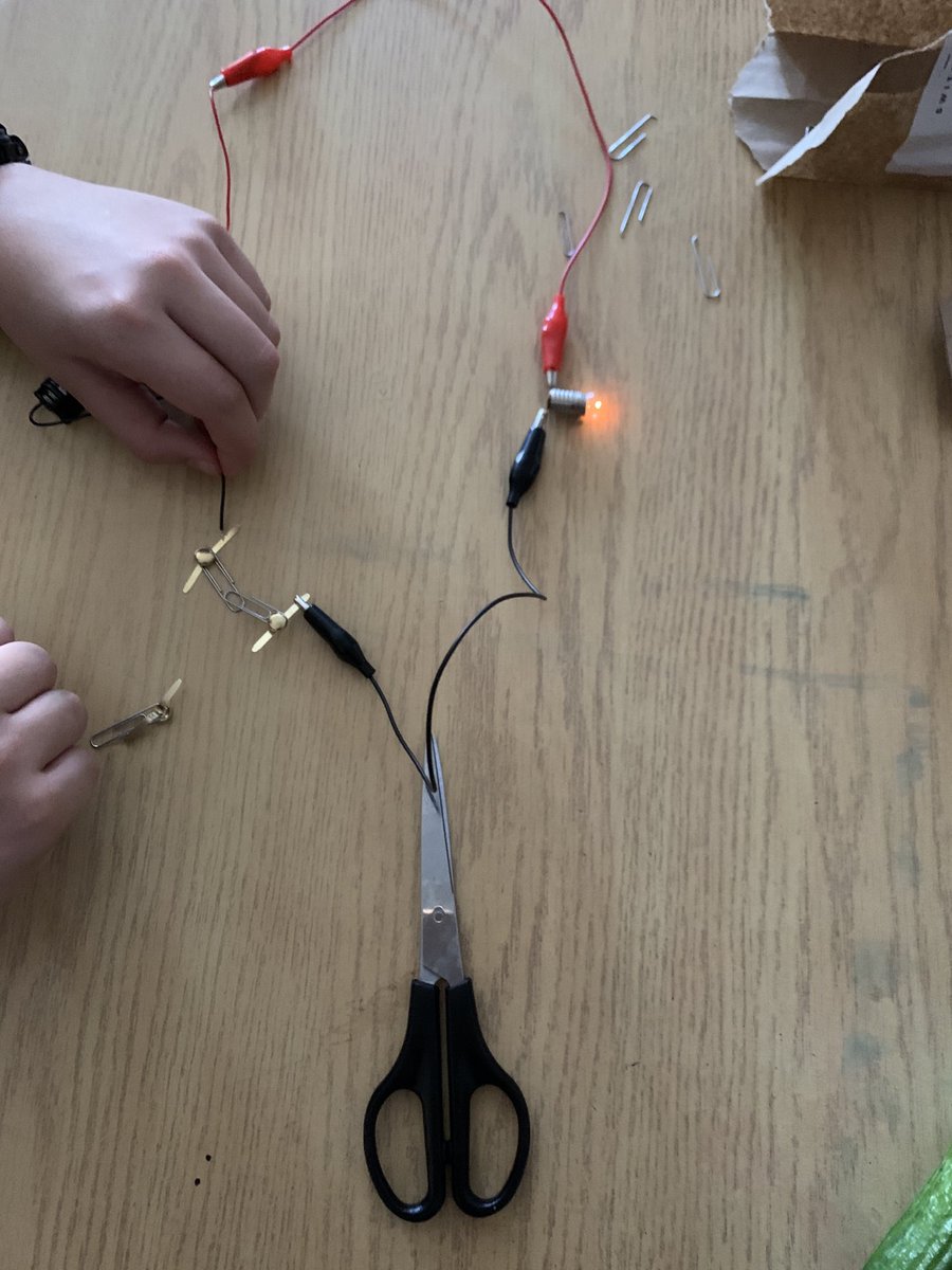 Grade 6 students ⁦<a href="/HetheringtonPS/">Hetherington School</a>⁩ participated in the Switcheroo workshop with Mr. Craig.  They learned about phantom energy and then were tasked with creating a switch.  They worked through the afternoon and some were successful! ⁦<a href="/Mrs_hamzology/">Fouada Hamzeh, Ph.D. 🇨🇦🇵🇸🪬</a>⁩