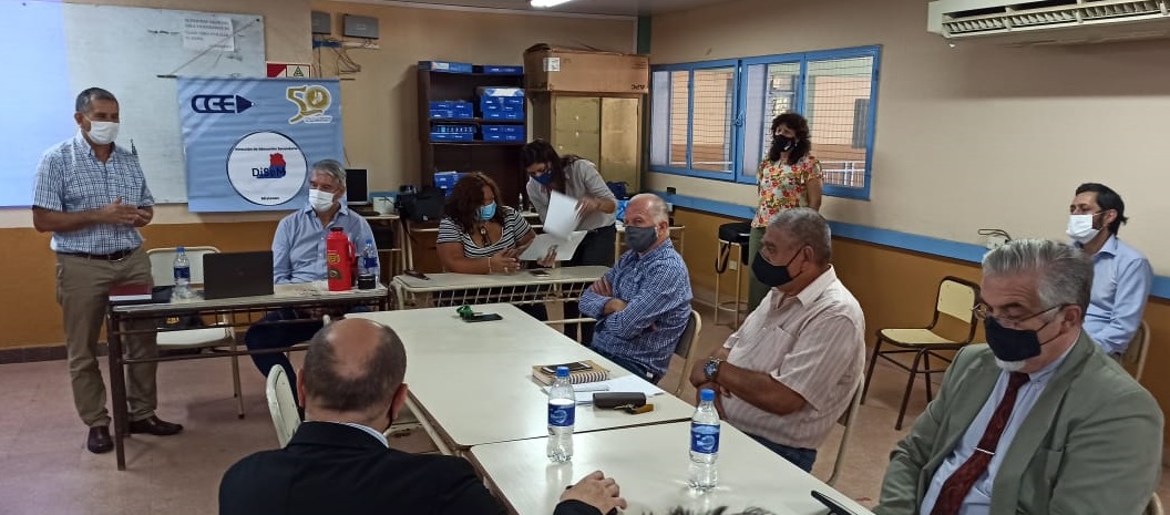 CGEMisiones's tweet photo. (Ahora) Jornada de trabajo en el BOP N° 8. Participan @jalbertogalarza, @miguel_sedoff @EscurdiaViviana @gilsonb10 @adem_hernan, Supervisores de Nivel medio y de ETP y equipo técnico del CGE.

#VueltaAClases https://t.co/Ql1ex6OPG1