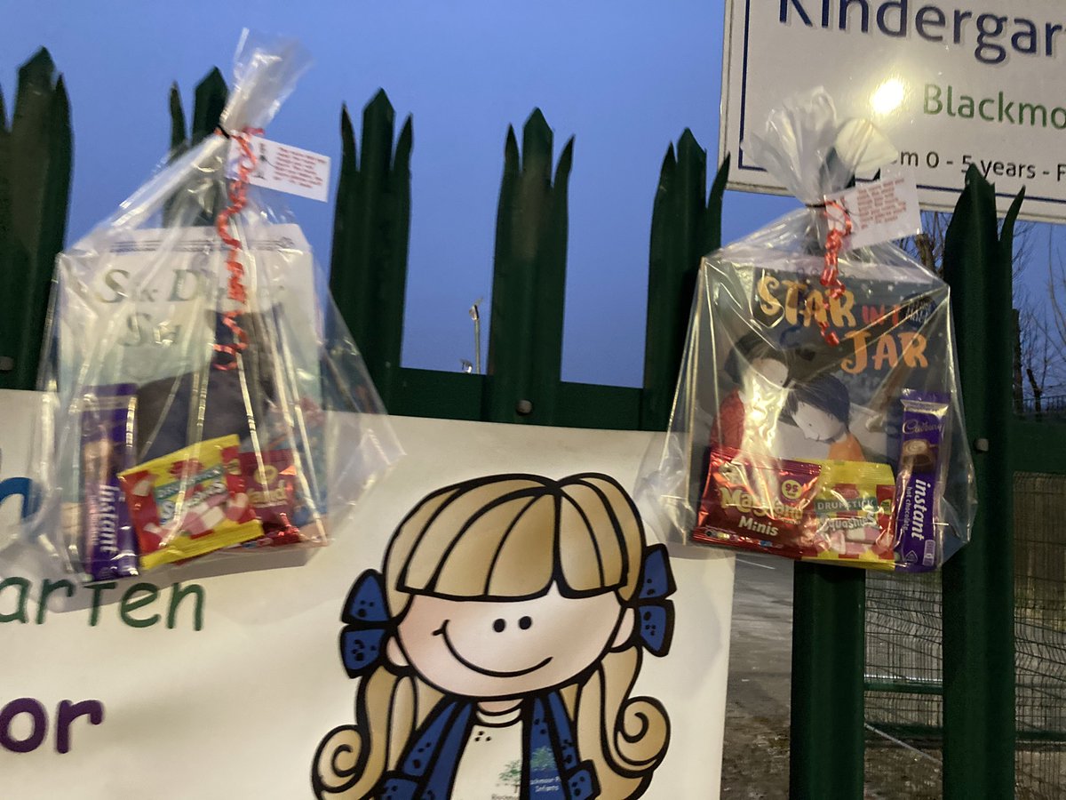 Georgie_joe's tweet image. We have left some book bags attached to the school railings ... if you’re passing please take one. Some of Teds favourites and a hot chocolate and cookies inside too 🥰
@BlackmoorParkJS