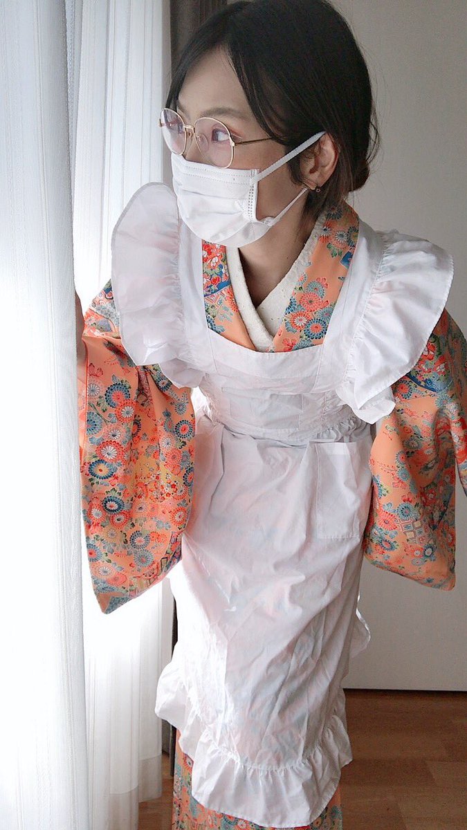 エペル嬢 3月らしく 春らしい色味でまとめたコーデ 長着は高円寺の豆ぶどうさん 羽織は 戻橋 さん一階にて 手作り帯はソレイアードの生地から 絞りの帯揚げ 燈織屋 さん 白マスクに合わせて 半衿や帯揚げを白に 女給さんエプロンは エペル嬢 3月らしく 春らしい色味でまとめたコーデ 長着は高円寺の豆ぶどうさん 羽織は 戻橋 さん一階にて 手作り帯はソレイアードの生地から 絞りの帯揚げ 燈織屋 さん 白マスクに合わせて 半衿や帯揚げを白に 女給さんエプロンは
