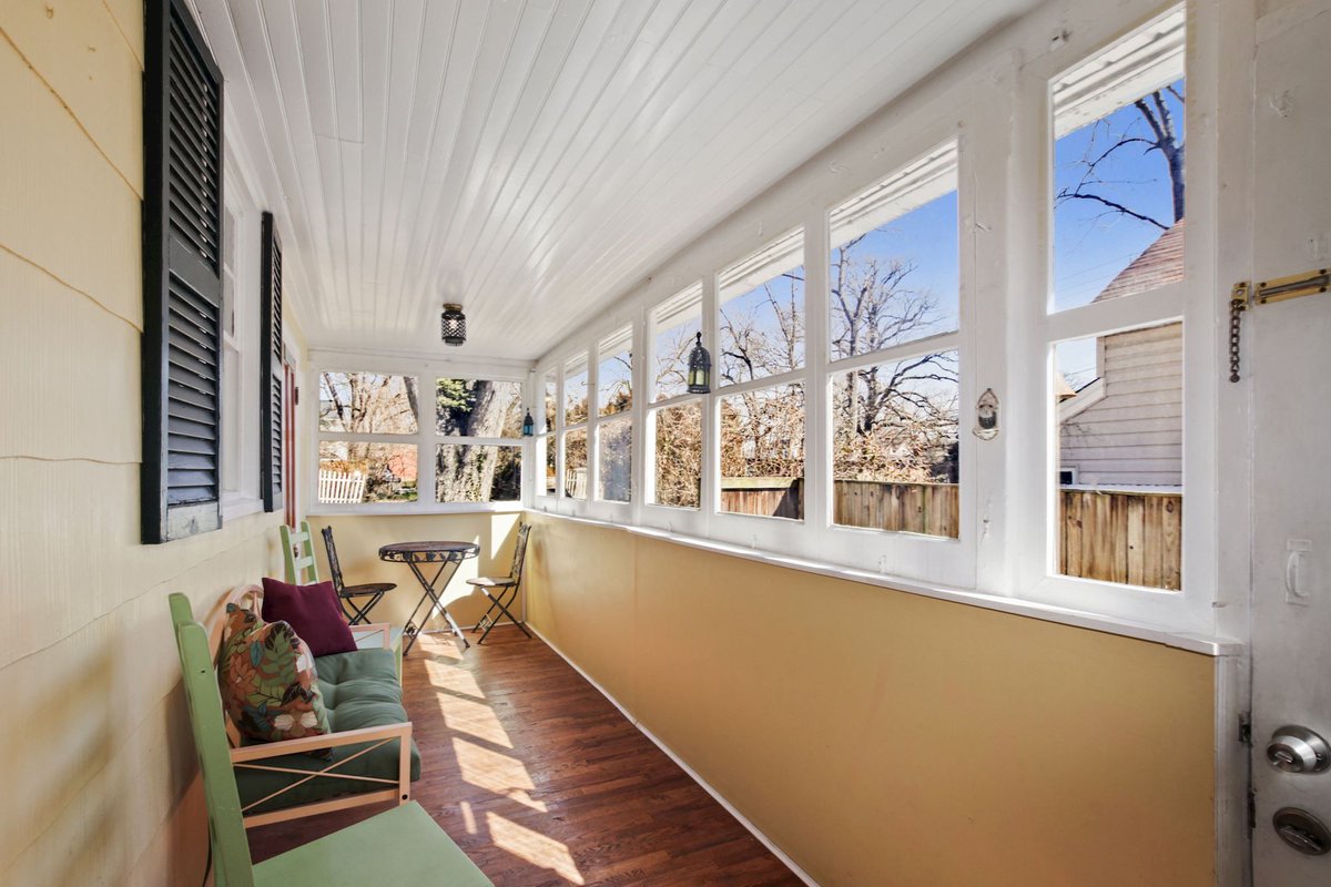 KilnerGroup's tweet image. Just Listed from The Kilner Group in #Rockville! Open House today, March 4, 5-7PM!

Featuring 3 beds, 1.5 baths, 1,568 Sqft.

Click here for more info: buff.ly/30puOA5