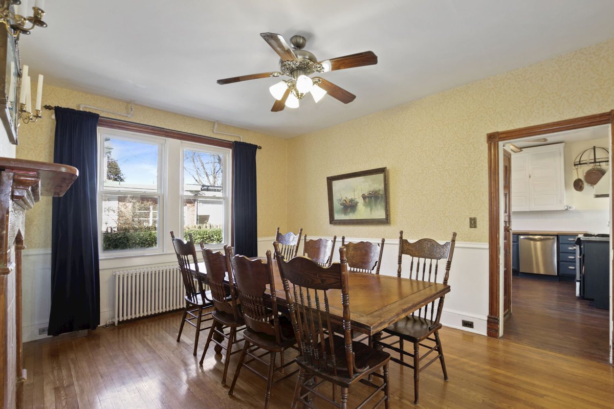 KilnerGroup's tweet image. Just Listed from The Kilner Group in #Rockville! Open House today, March 4, 5-7PM!

Featuring 3 beds, 1.5 baths, 1,568 Sqft.

Click here for more info: buff.ly/30puOA5