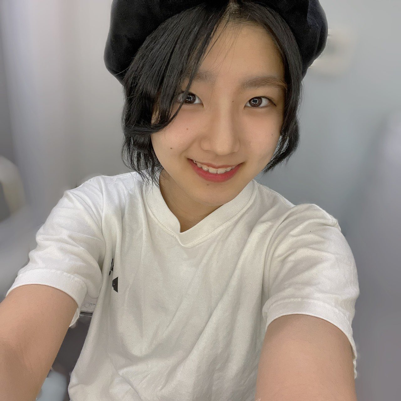 Amefurasshi 小島はなの毎日ものまねチャレンジ 鈴木奈々さん強化週間4日目 髪型だけでも 鈴木奈々 さんに似せようと思ったけどショートだし前髪ないし黒髪だから無理でしたという写真です 笑 はな 小島はな ものまね アメフラっシ T Co