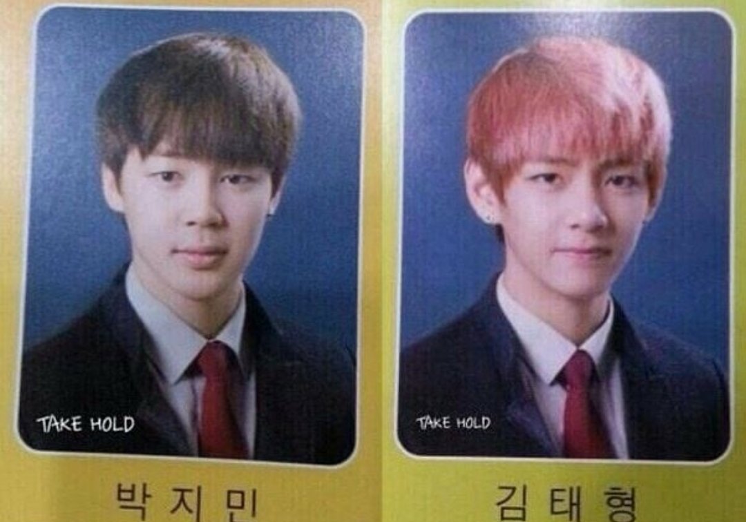ohmyboyjk's tweet photo. Şu an gururlu ve duygusal bir anne gibiyim dokunsan ağlıycam Vmin bebeklerim üniversite mezunu olmuşlar 🥺🥺
#JiminTaehyungGraduation
#ProudOfYouTaehyung 
#ProudOfYouJimin 
#GraduationTaehyung 
#GraduationJimin https://t.co/v4Pn6m9CYl