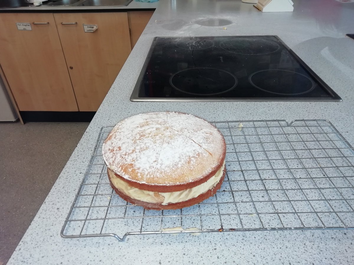 Beautiful cake made b one of our yr10 learners. Looks amazing!!! <a href="/tbap_octavia/">Octavia AP Academy</a> <a href="/missmsciworld/">Hannah's Creative Teaching World (Sci, Math, Art)</a> #thiaisAP