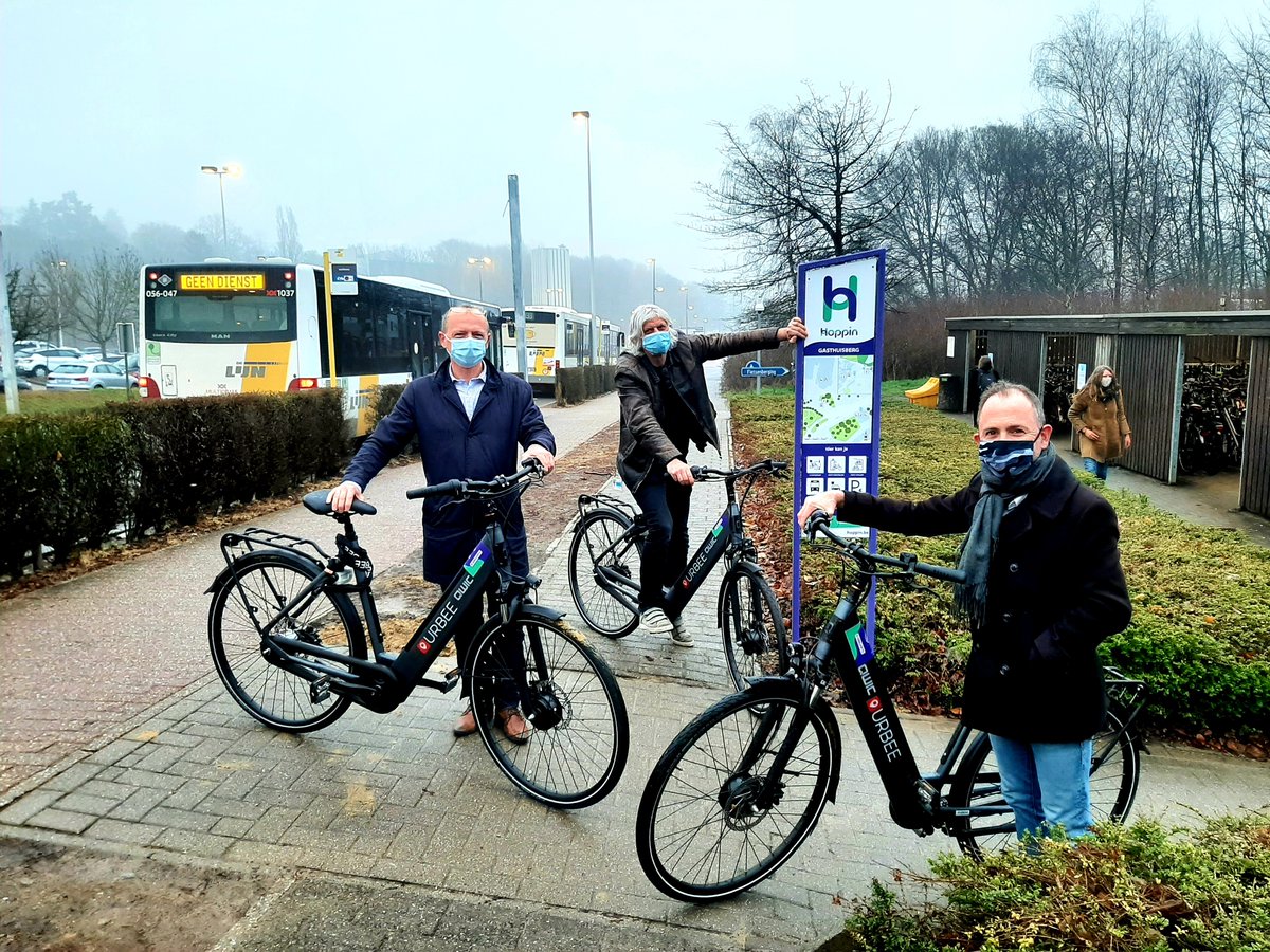 David_Dessers's tweet photo. ✅ 5 nieuwe Hoppin mobipunten, met ondermeer deel-e-bikes aan het station #Leuven, Gasthuisberg en research Haasrode.
✅ Vanaf nu zitten die e-bikes in een back-to-many: je kan de fiets op een andere locatie achterlaten dan waar je hem uitleende.
✅ #hetgaatverbazendgoedvooruit https://t.co/kZlbo03wb3