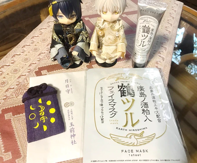 はわわ…三日月と鶴丸っぽい差し入れを頂きました??
ハルコミ欠席のため送って下さって、なんと3/2(みかつるの日)に届きました??

こ、この鶴ツルシリーズは鶴丸クラスタの間でも評判で…!​✨

月の満ち欠けを模したお守りも素敵で健康を守って下さるようです?
大切に使わせて頂きます!​?? 