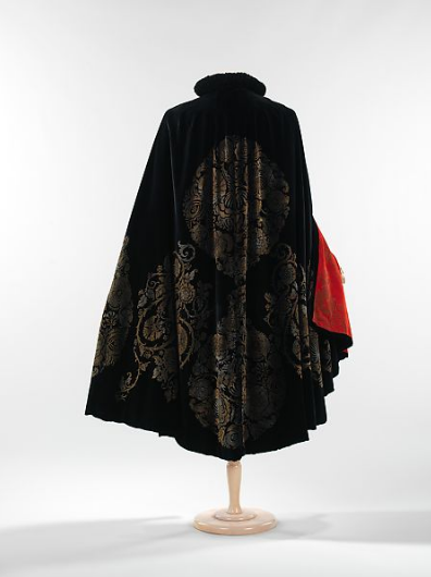 Evening cape by Maria Gallenga, 1925. The MET.