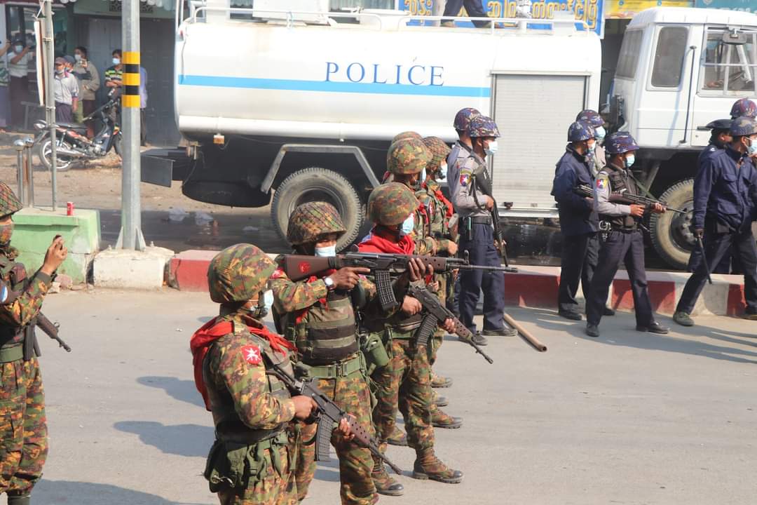 War Noir Security Forces In Myanmar Can Be Seen While Shooting On Protestors With Various Weapons Including 5 56x45mm Ma 1 Mk 1 Assault Rifle Galil Copy 7 62x51mm Ma S Mk 2 Marksman Rifle 12g