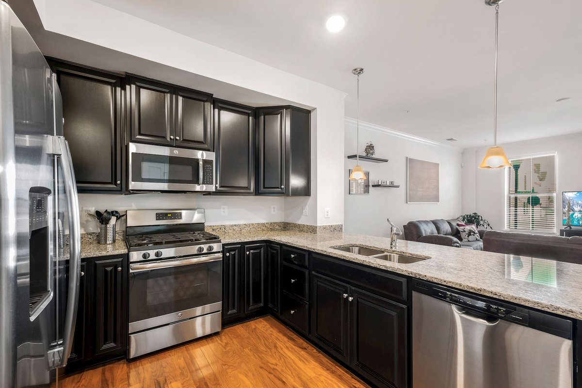 KilnerGroup's tweet image. Just Listed! Sunfilled and spacious two-over-two condo in Jefferson Place #Frederick. Open House today, March 4th from 5:00-7:00PM!

Click here to see more of this lovely condo: buff.ly/386SAoI