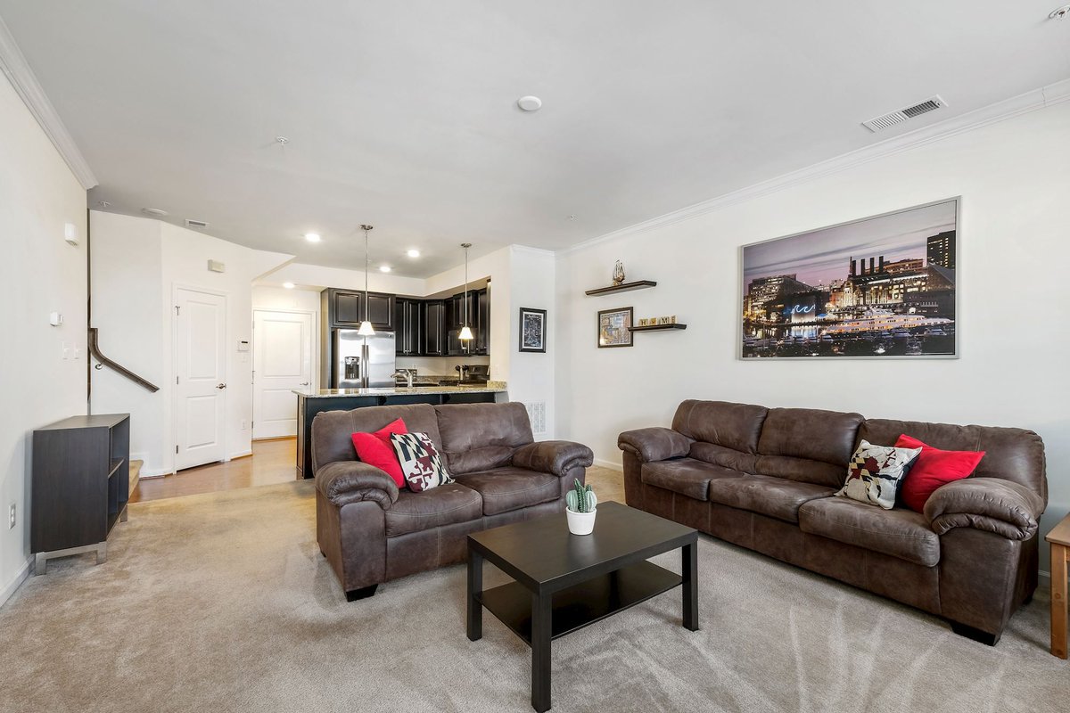 KilnerGroup's tweet image. Just Listed! Sunfilled and spacious two-over-two condo in Jefferson Place #Frederick. Open House today, March 4th from 5:00-7:00PM!

Click here to see more of this lovely condo: buff.ly/386SAoI