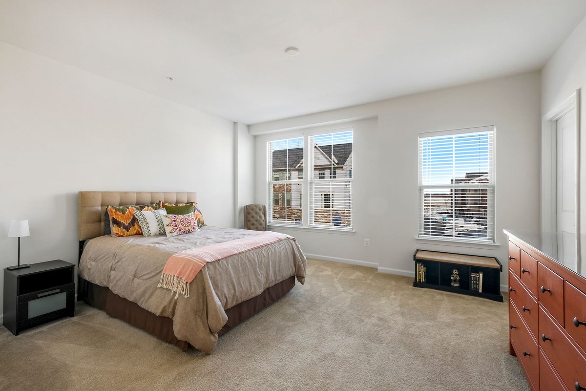KilnerGroup's tweet image. Just Listed! Sunfilled and spacious two-over-two condo in Jefferson Place #Frederick. Open House today, March 4th from 5:00-7:00PM!

Click here to see more of this lovely condo: buff.ly/386SAoI