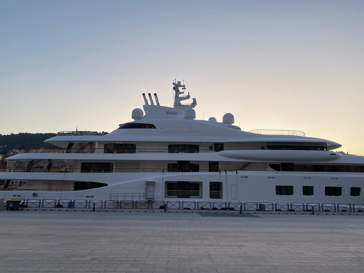 Does your boat really need to be this big? What do you think?
#stayyna #ILoveNice #Nice06 #Holidayrentals #Niceholidayhomes #PropertyManagement #HolidayHome #Booking #PropertyRental #Enquiry #BookNow #France #CotedAzur #ExclusiveProperties #Luxury #ExclusiveProperties #yachtsnews