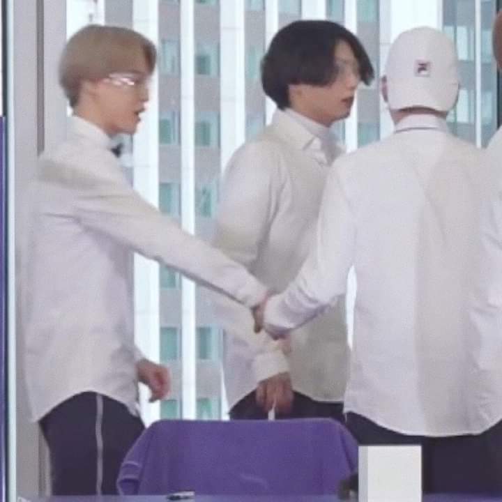 AtittayaChompuu's tweet photo. บอกทีชิปเปอร์  ยุนมิน ยังอยู่ดีรึเปล่า?
#Yoonmin #MINGI #suga #jimin https://t.co/FLMp24Nz4w