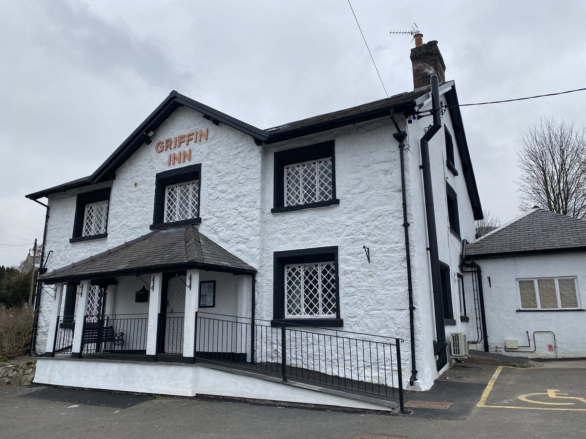 FarmersOfTheUK's tweet photo. Called to town in my lunch break today and stopped @GriffinInn1 My brother in law’s wife Sian has bought our local pub, refurbished and opened it up (takeaway at the moment). Lovely pork bap and coffee for lunch. 😋 https://t.co/lEDfVNzp0a