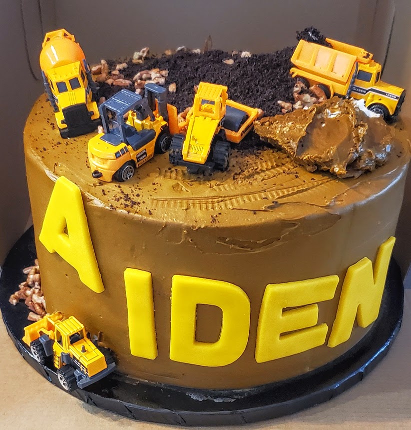 We love to construct chocolate cakes
#thursdayvibes #thursdaymorning #ThursdayThoughts #butterbearscupcakery
#greatcakesarebornhere