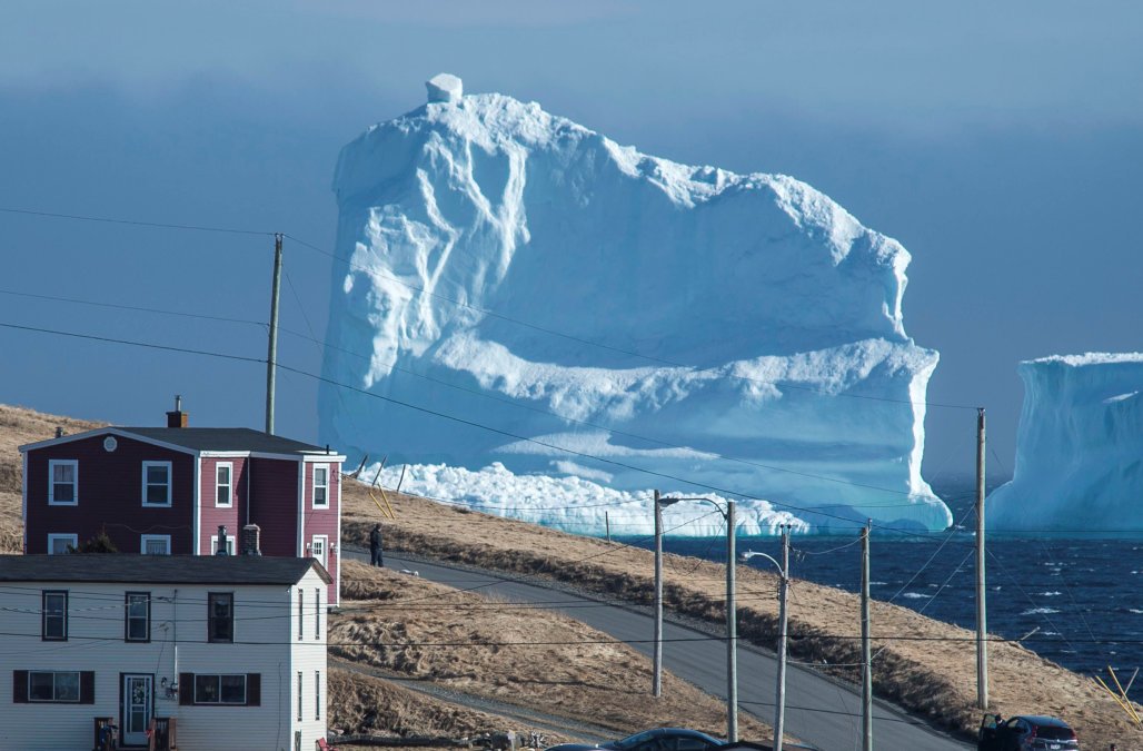 REMINDER! Ar mhaith leat an Ghaeilge a mhúineadh #TrasnaNadTonnta i gCeanada? Gairm ar Iarratais! Would you like to teach Irish in Canada? Call for applications - closing date 12 March bit.ly/teagascoir #ceanada #Gaeilge