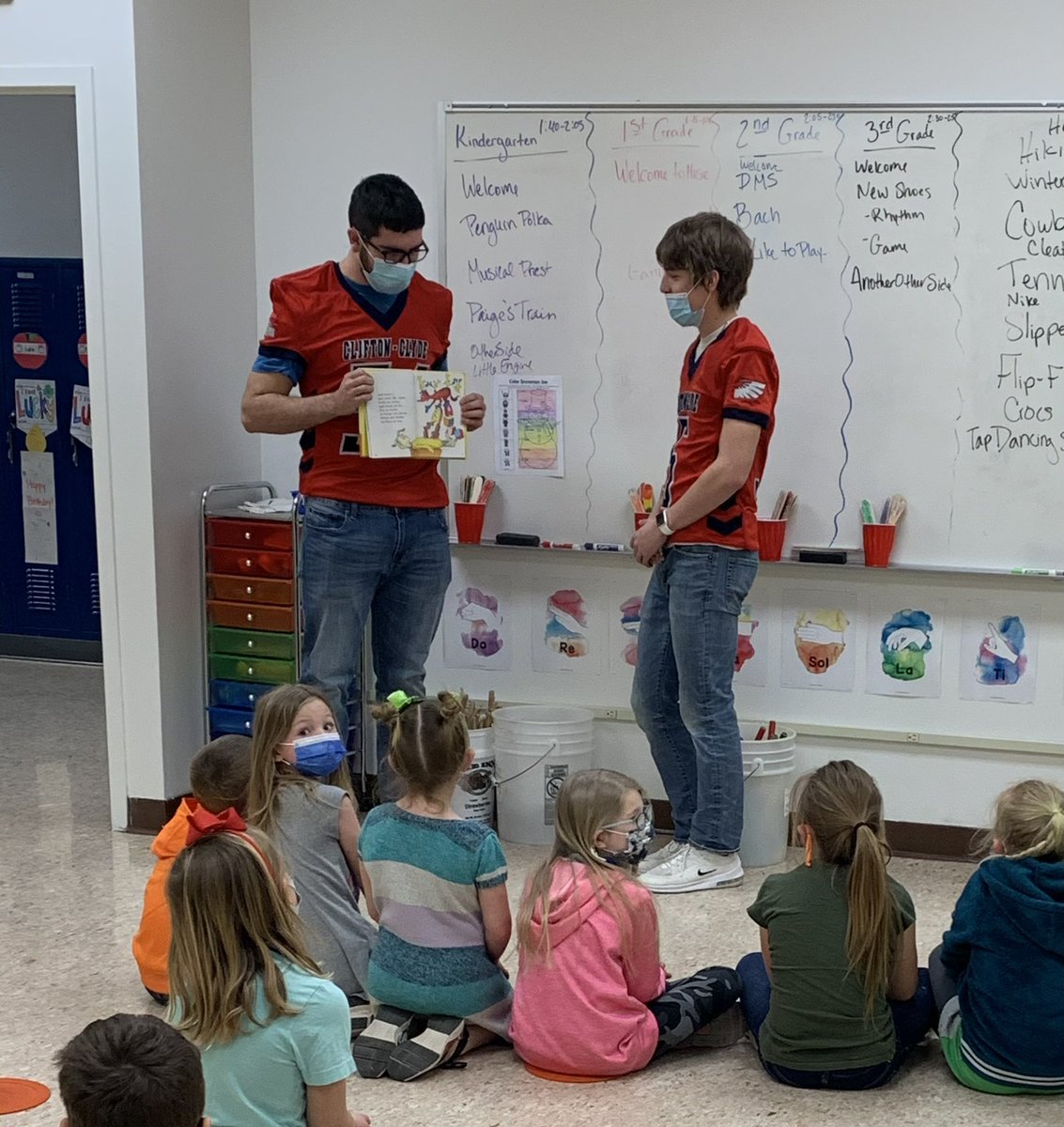 Our players ❤️ the invitation to come read to the Elementary Students for #ReadAcrossAmericaWeek. Great Leaders and Great Role Models. Thanks Men! <a href="/dprovost_70/">Dillon Provost</a> <a href="/jarik19676822/">jarik</a> <a href="/KingRudolph13/">Aiden Rudolph</a> <a href="/DawsonGirard5/">Dawson Girard</a> <a href="/dougie_buckets/">Douglas Koch</a> 
#EagleNation #Family
