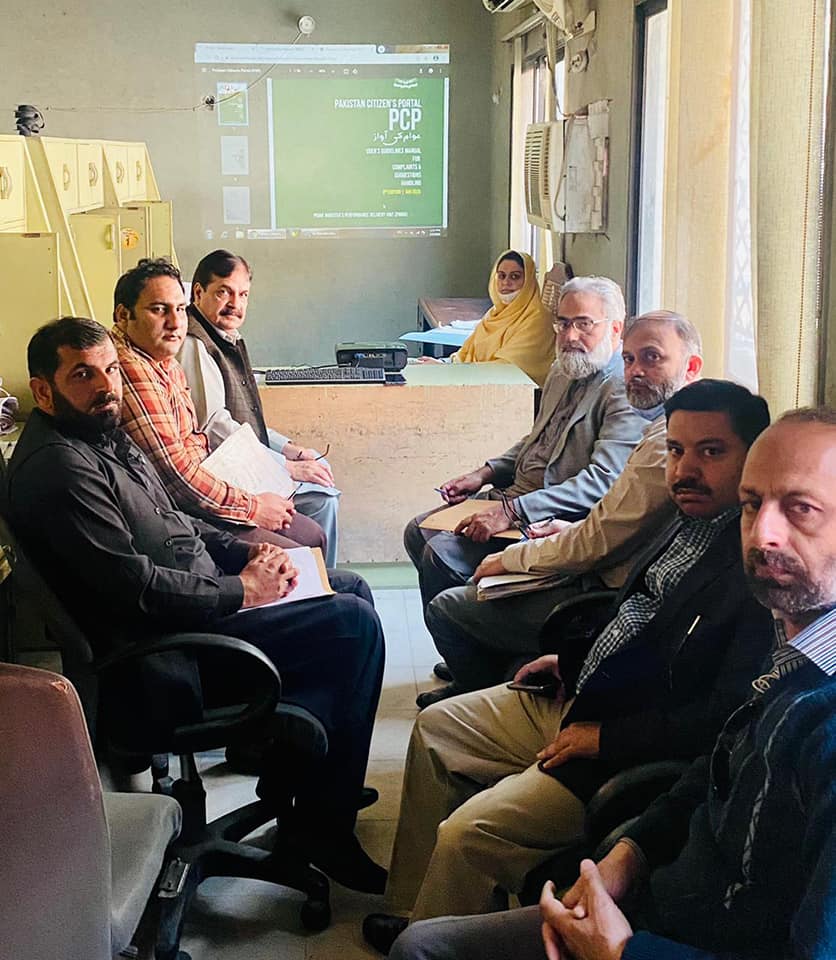PunjabAg's tweet photo. 1/2........DAG/DAOs Ms Shahzadi Andleeb Fatima and focal person Pakistan Citizen’s Portal (PCP) Mr. Naveed Ahmed (AO/DAOs) are conducting hands on training and guidance session to representatives of all District Accounts Offices in Gujranwala Division. https://t.co/VmAYzkOZbf