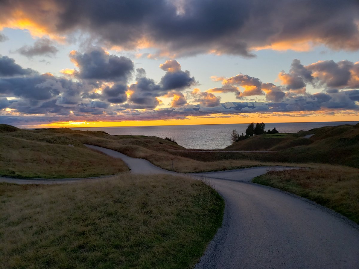 marshallj93's tweet image. first 2: Sunrises in Northville, MI

second 2: sunsets in Arcadia, MI