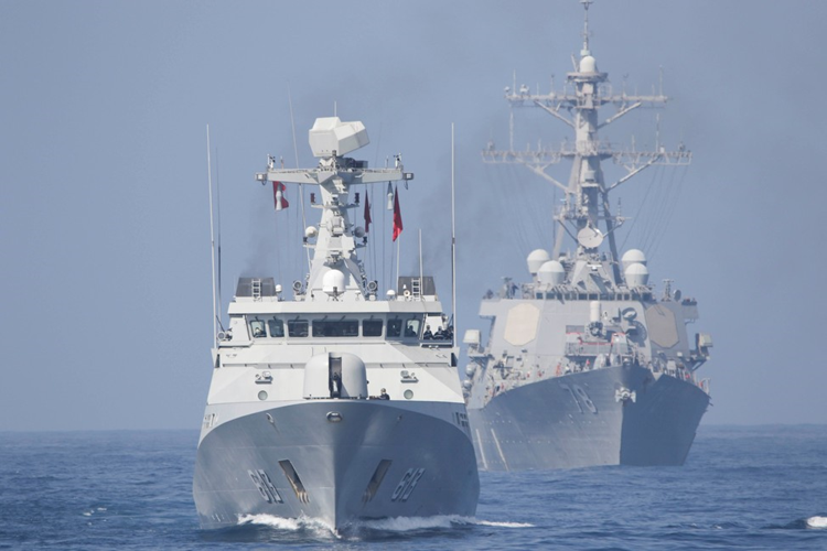 TheCVN69's tweet photo. @FAR_MAROC #RMNS #F613 Tarik Ben Zyad leading from the front! What a great way to celebrate 200 years of an enduring partnership with #Morocco @FAR_MAROC #LightingHandshake2021 https://t.co/BdvGnJvSRO