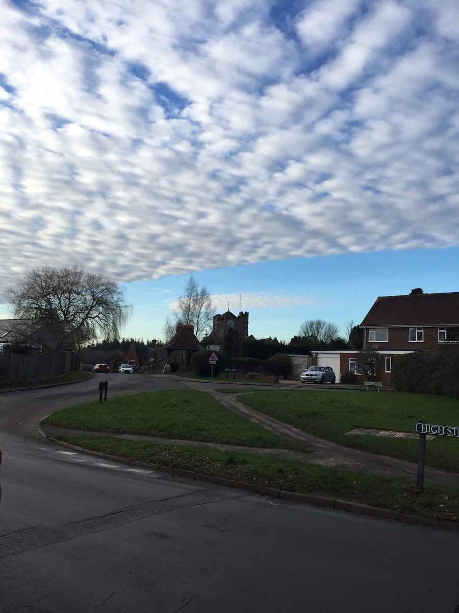 MeiLoft's tweet photo. Altocumulus translucidus perlucidus #cloudlets over the village and local fishing lake @StormHour @StormHourMark @ThePhotoHour #clouds ☁️ If you see these in the sky it will rain around 72 hours later I’ve been told 🌧 https://t.co/r1cLeO32Jo