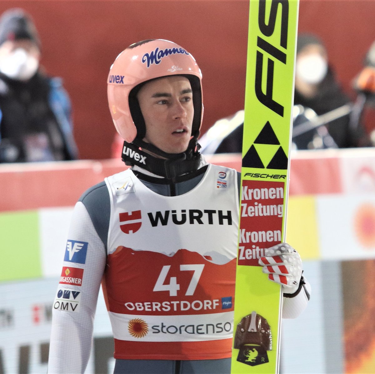SkokiPolska's tweet image. Tak prezentuje się czołowa trójka dzisiejszych kwalifikacji na dużej skoczni w Oberstdorfie ⛷️ Czy któryś z tych skoczków zostanie jutro mistrzem świata? 🤔

1. Stefan #Kraft 🇦🇹
2. Johann Andre #Forfang 🇳🇴
3. Markus #Eisenbichler 🇩🇪

📸 Julia Piątkowska / SkokiPolska.pl