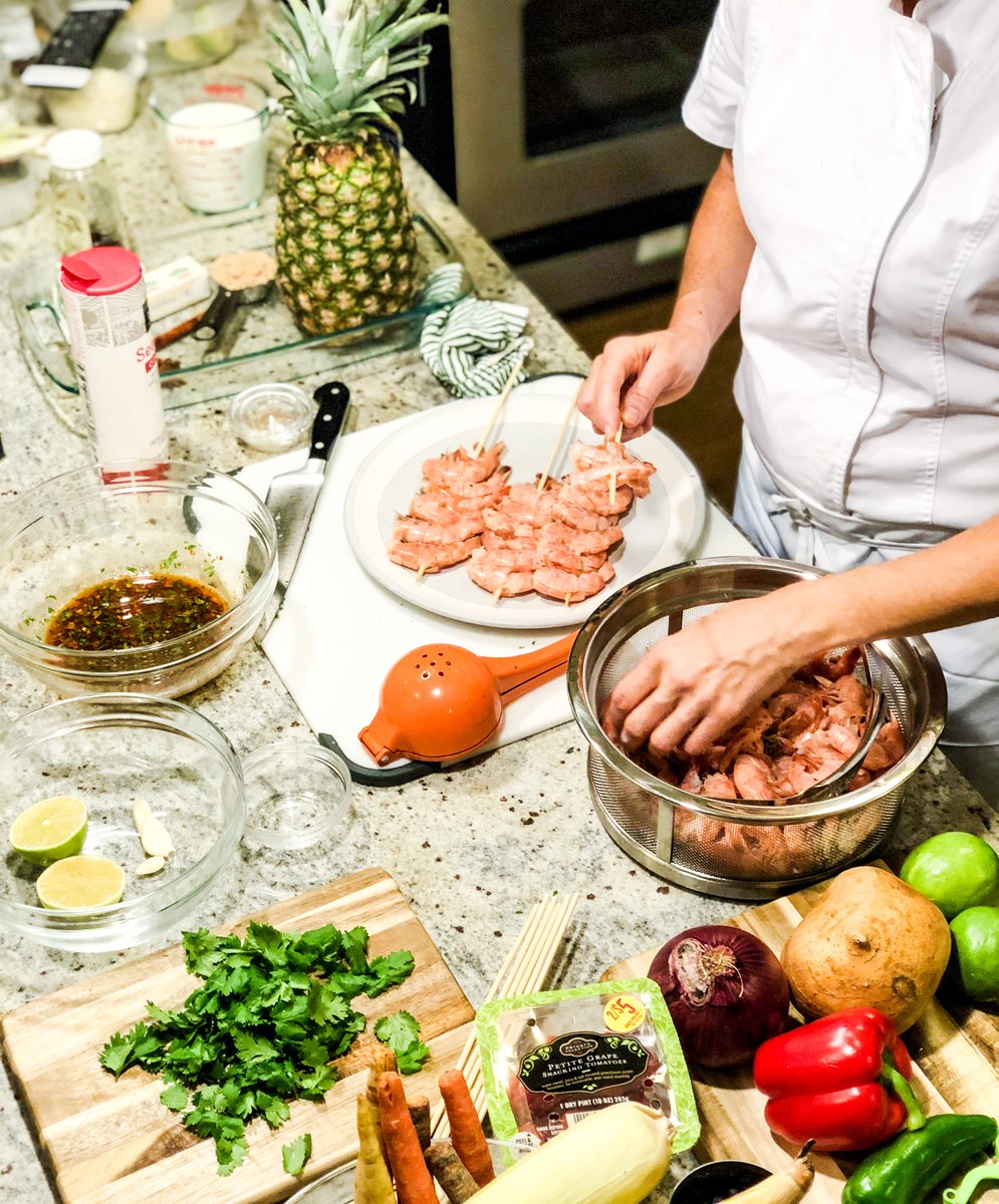 Our chefs are eager to bring their excellent skills to your kitchen. Let us do the cooking and cleaning, you enjoy the SavorWe experience!🍴