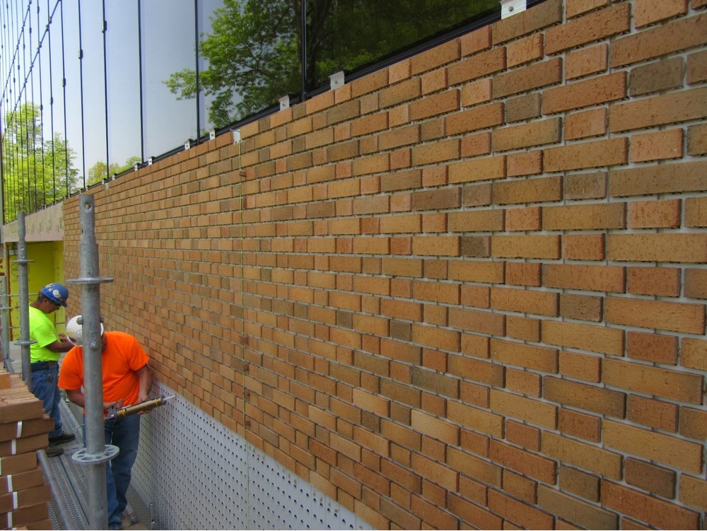 AECdaily's tweet photo. Learn how thin brick systems can be used in nearly the same applications as anchored brick veneer by taking this free @brickindustry course: https://t.co/LwTHnYEW7H #architect #architecture #ceu #continuingedu #onlinelearning #brick #brickisbetter #styleandesign https://t.co/BfQ70wgcQs