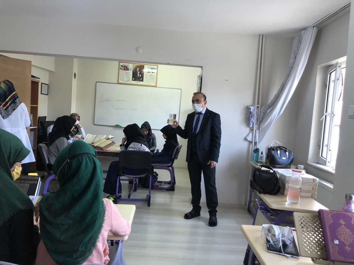 HafEhad's tweet photo. EHAD Muğla İl Başkanımız￼ Oğuzhan OKULU Menteşe İlçe Müftülüğüne bağlı Kız Kuran Kursu ve Erkek Kuran Kursunu ziyaret etti.Pandemi sonrası kursları ile buluşan hafızlarımıza başarılar dileyerek derneğimizin hazırlamış olduğu kitap ve hayırseverlerin emanetlerini takdim etti. https://t.co/LiISsdEUPV