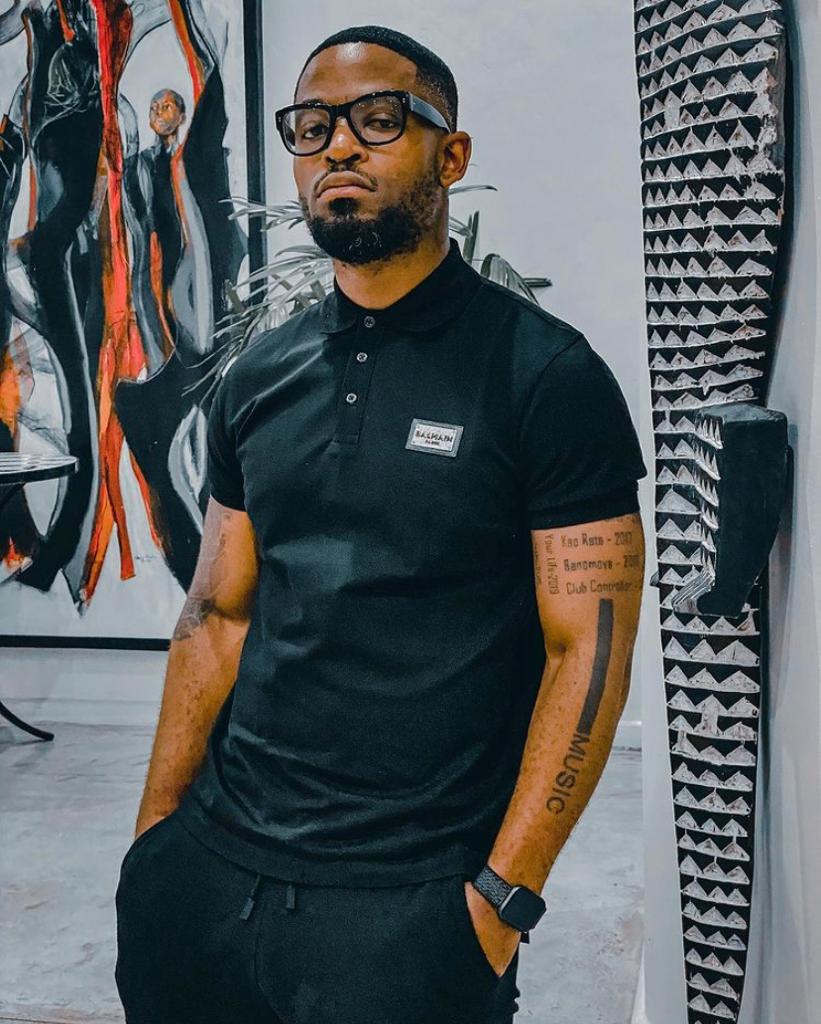 5FM's tweet photo. .@PrinceKaybee_SA is hanging out with @smashafrika on #LiveAtNight! π₯³
They're gonna be chatting about Prince Kaybeeβs new album βThe 4th Republicβ, which drops tomorrow πΆπ₯
Tune in! π» https://t.co/c6X0GI8f3F
