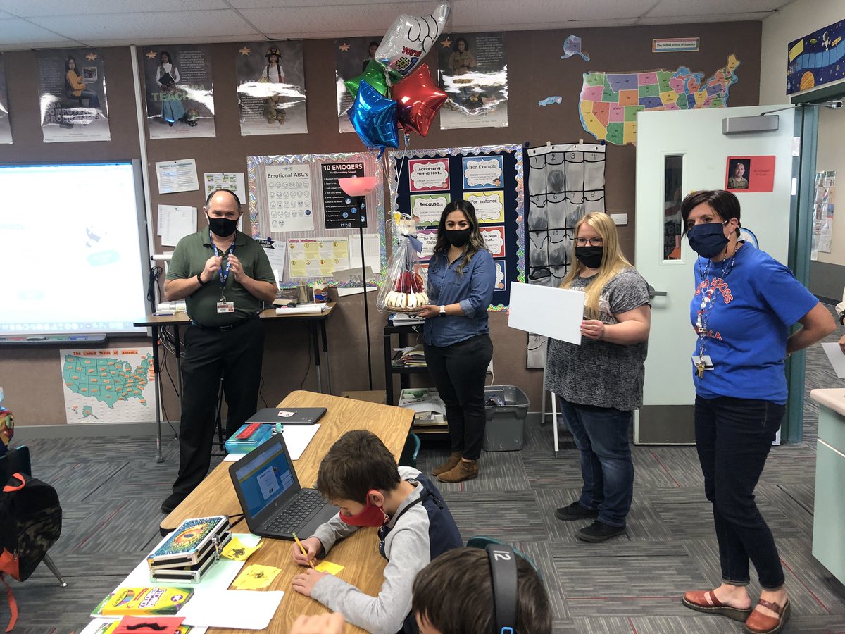 daldixon9's tweet photo. Huge thanks to paparazzi and other donors to the @washk12 foundation! We were blessed with such generosity today as our teachers received their foundation grants!! @Redmtelementary https://t.co/pL7ugGe6hk