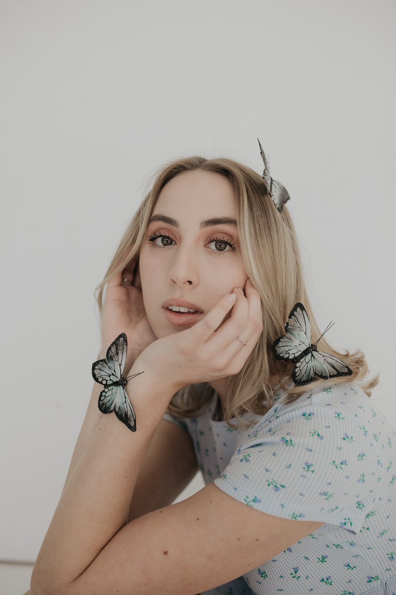 OhAudreyMarie's tweet photo. angel 🦋✨ https://t.co/mnRbc0sXQu