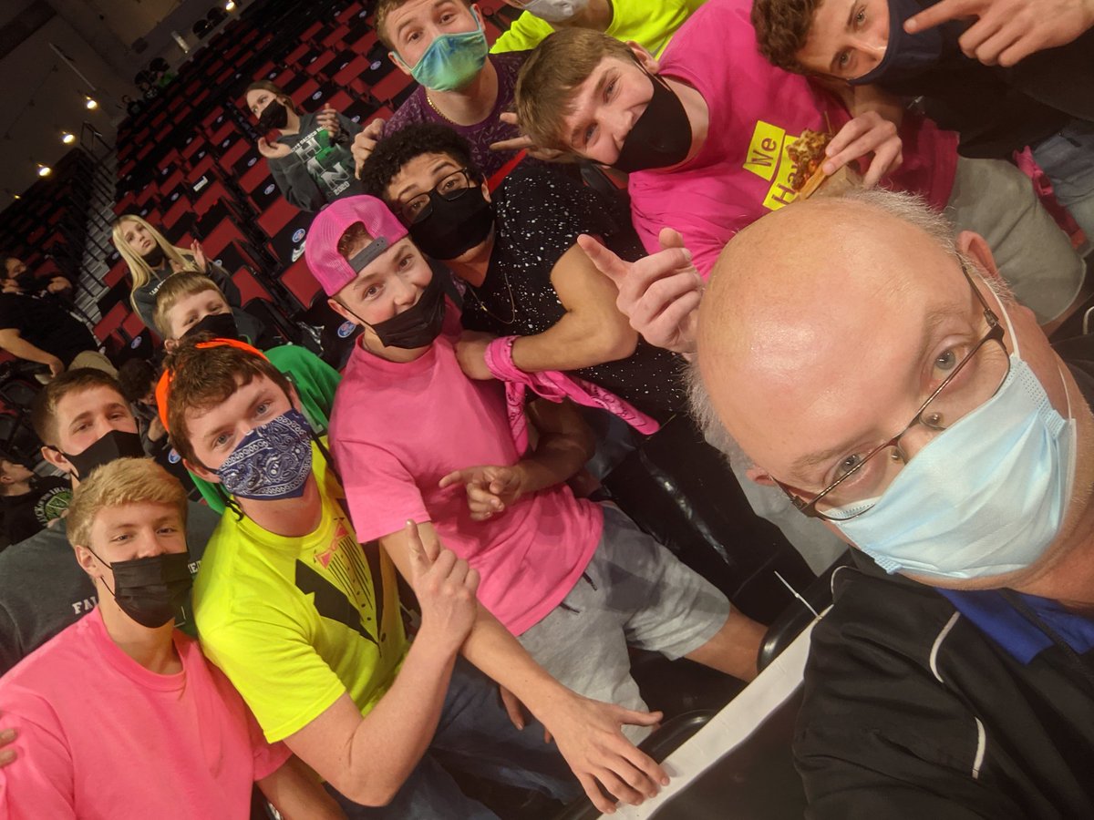 After some struggles we got this selfie shot, me and the <a href="/FCSacredHeart/">Falls City Sacred Heart Activities</a> crew. #nebpreps <a href="/DelCasteel/">Del Casteel</a>