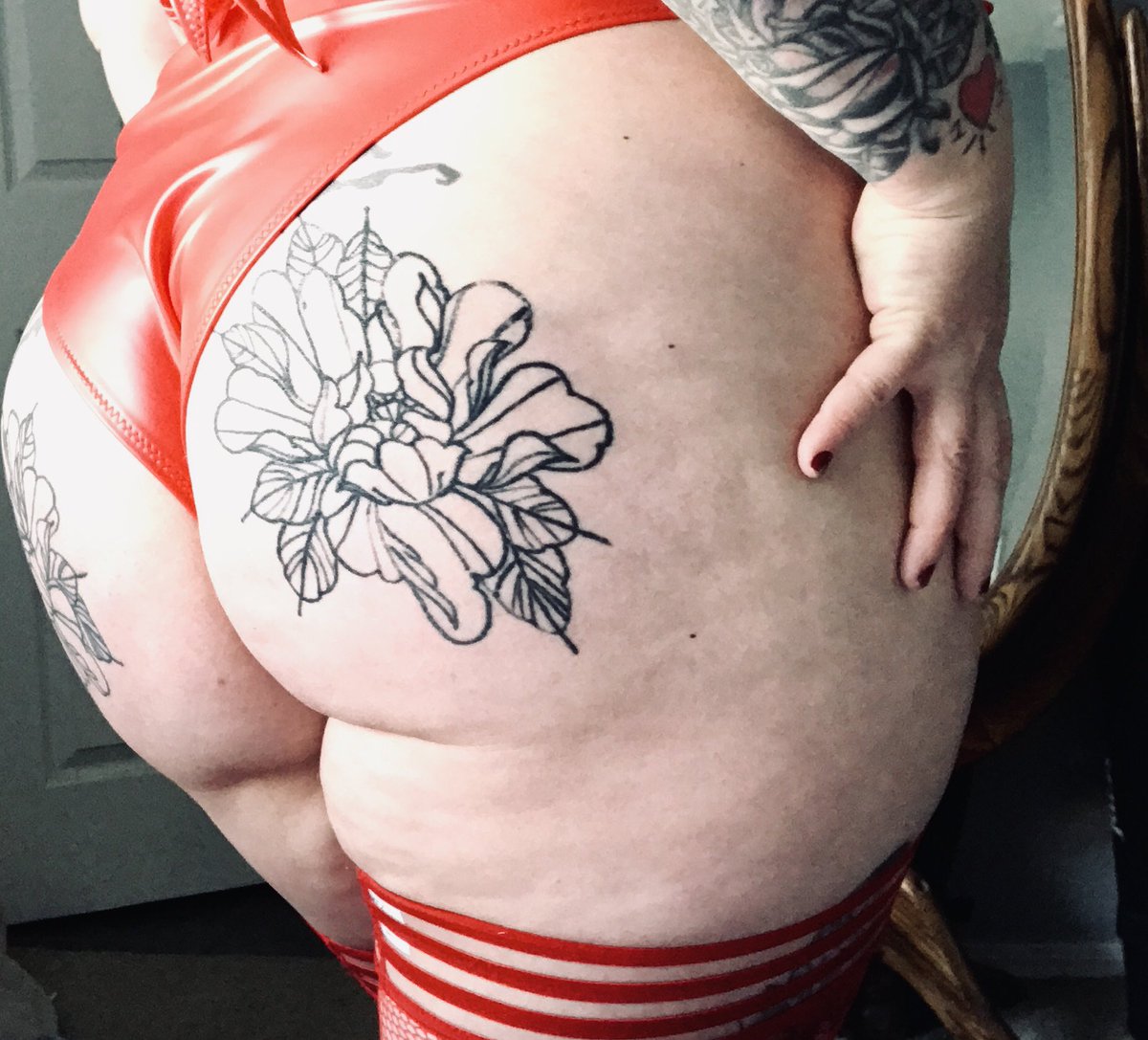 bessydear's tweet photo. Booty for days...want to grab it?#thickthighs #clubkixie #curvy #tattooedgirl #inkedgirl #asstattoos #bigass https://t.co/mYcqZebcyI