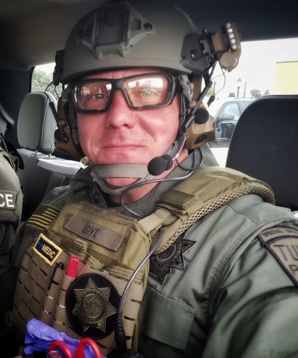 TulsaPolice's tweet image. 🚨UPDATE on Officer Sean Love🚨
Officer Love is making good progress in his recovery. He's talking, laughing, and in high spirits. He’s hoping to leave the hospital as soon as he can.
Officer Love says he also wants everyone to know he's very thankful for the prayers and support!