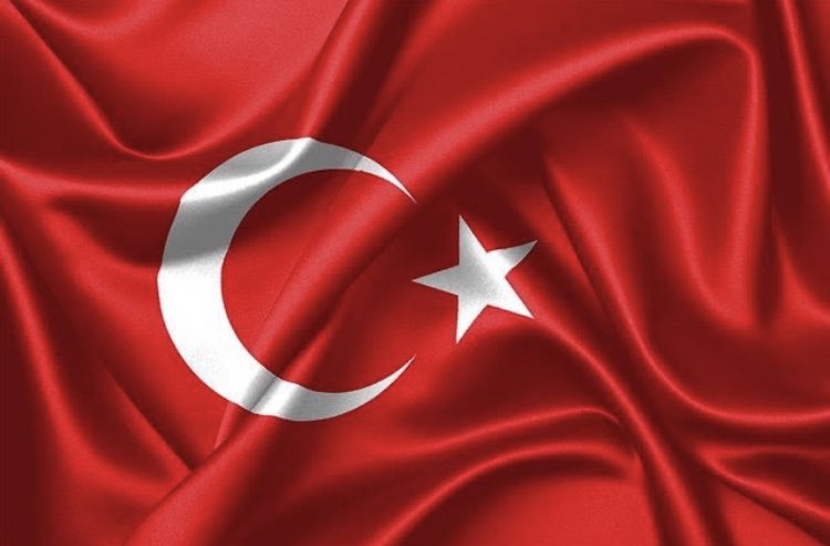 #Bitlis’te askeri helikopterin düşmesi sonucu şehit olan kahraman askerlerimize Allah'tan rahmet, yaralı askerlerimize acil şifalar diliyorum. 

Milletimizin başı sağ olsun.