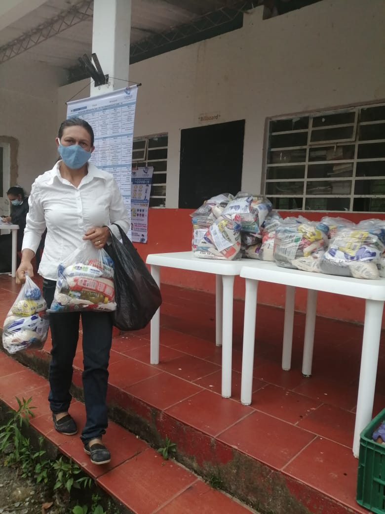 PAEBoyaca's tweet photo. Hoy en el municipio de #Chitaraque el Programa Alimentario Escolar de Boyacá - CREA hace la segunda entrega de RPC. Está proyectado entregar 989 paquetes alimentarios los días 4,5,6 y 7 de marzo. 
Con el PAE - CREA #BoyacáAvanza https://t.co/YYmNNibjnw