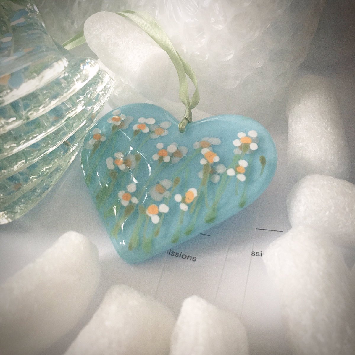 All morning packing orders to send out, I have a feeling many of these will be for Mother’s Day 😊
#shopsmall #shoplocal #shophandmade #fusedglassgifts #MothersDay