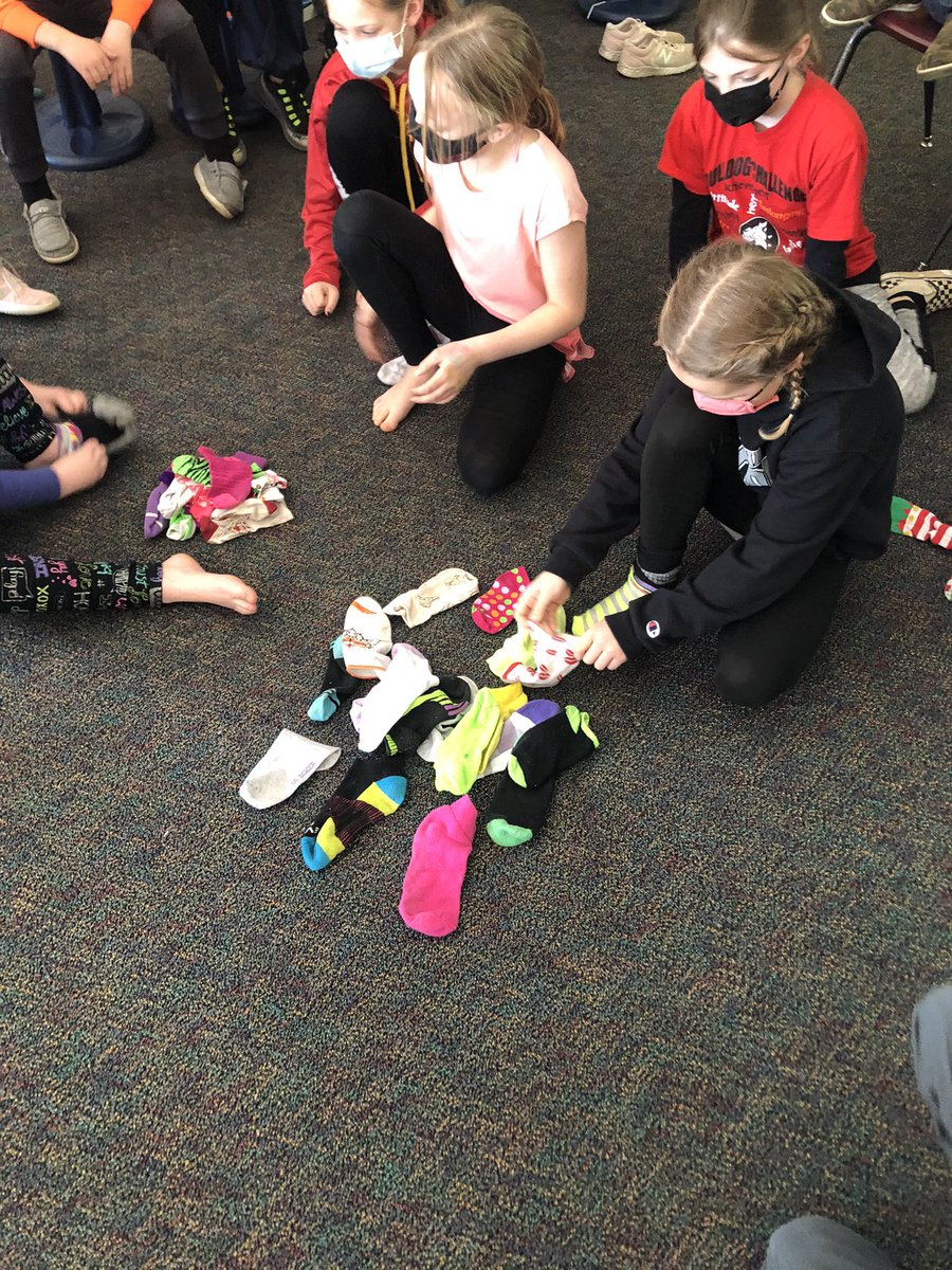 MBjustrom3rd's tweet photo. During March, we are competing in a record breakers reading challenge! Yesterday we competed to see who could put on the most socks in 30 seconds. Our record was 12! #RISE #GoBulldogs https://t.co/ESgjhuEHL1