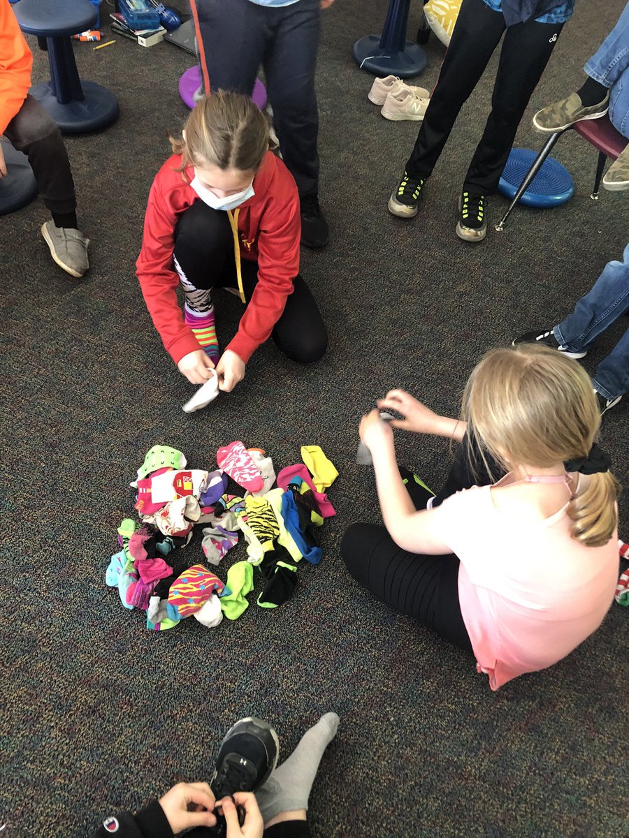 MBjustrom3rd's tweet photo. During March, we are competing in a record breakers reading challenge! Yesterday we competed to see who could put on the most socks in 30 seconds. Our record was 12! #RISE #GoBulldogs https://t.co/ESgjhuEHL1