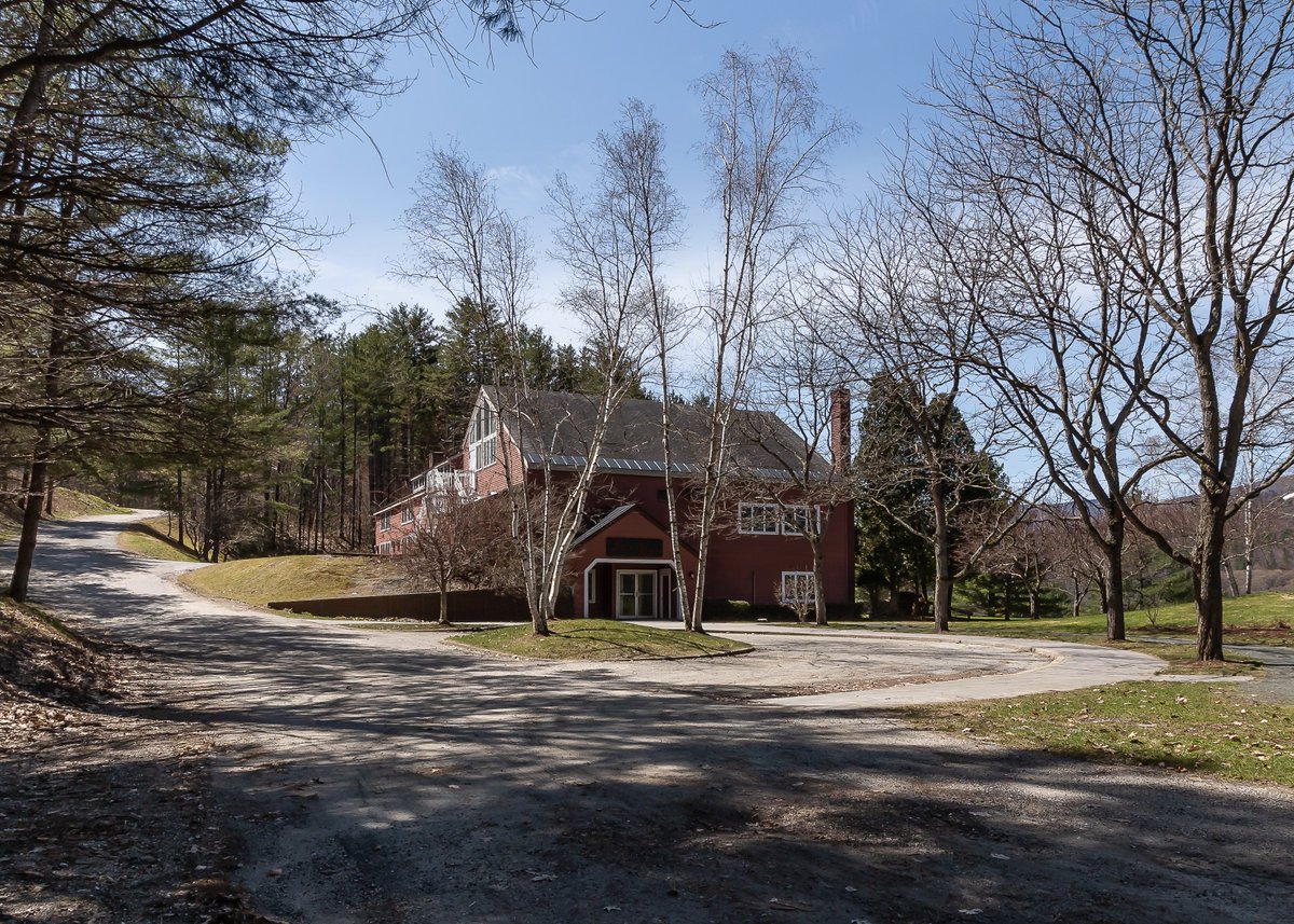 I’m thrilled to announce that the <a href="/DividedSkyFdn/">dividedskyfoundation</a> has purchased its future home in the beautiful town of Ludlow, VT. The building will house a non-profit substance use disorder treatment center that we are hoping to open by the end of 2021. Full details:
trey.com/divided-sky-fo…